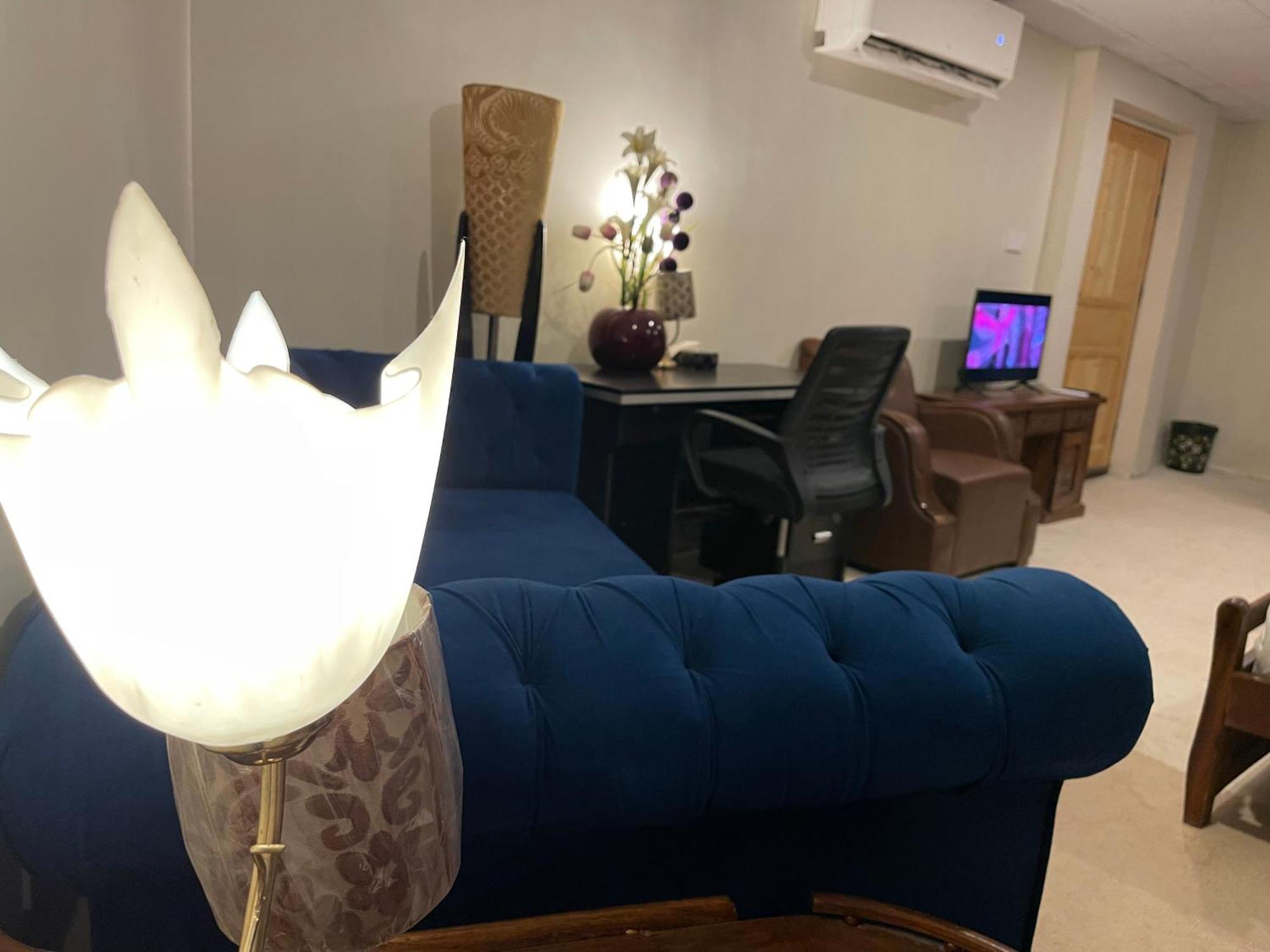 The Life Style Lodges Opp Centaurus Mall Исламабад Экстерьер фото